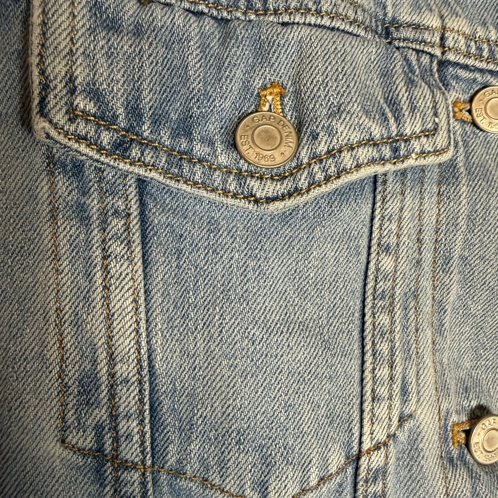 GAP Light Blue Denim Trucker‎ Jacket - Picture 6 of 13